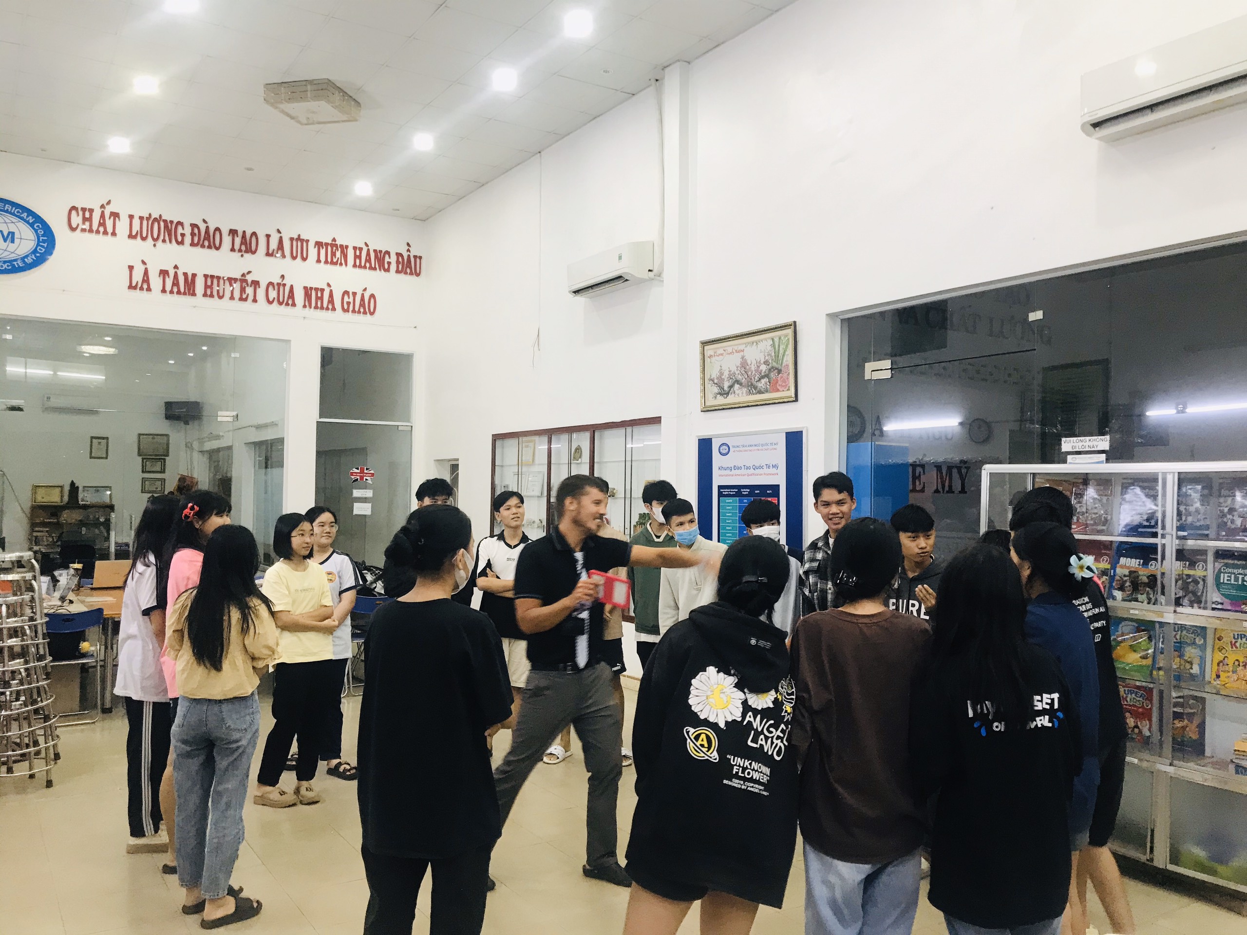 Anh văn Giao tiếp cho người lớn (Intensive Communication English) IELTS 1