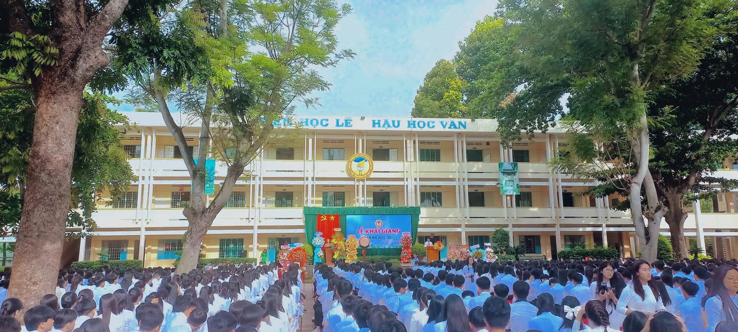 HÒA CHUNG KHÔNG KHÍ KHAI GIẢNG VỚI CÁC TRƯỜNG HỌC